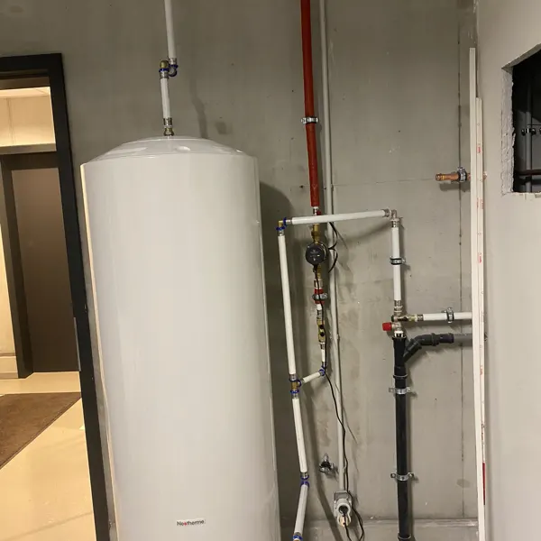 Boiler en circulatieleiding aangesloten