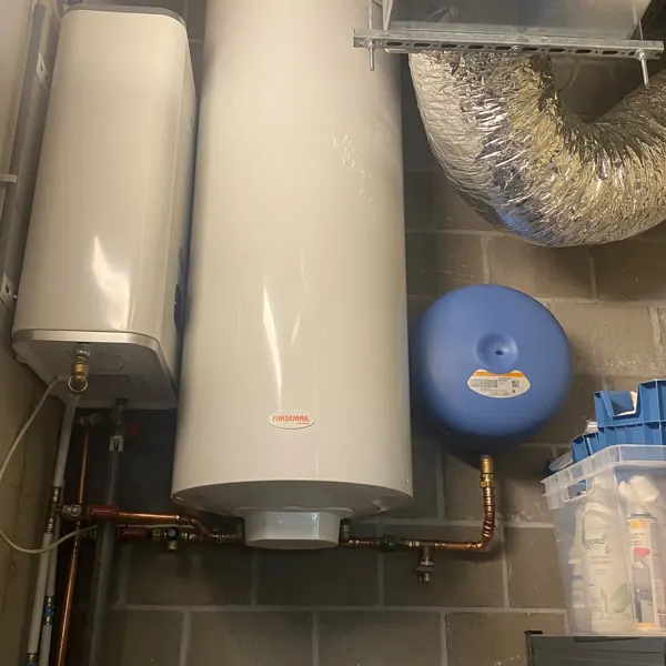 Boilers en expansievat in technische ruimte