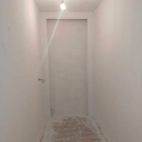 Gang afgewerkt en geschilderd